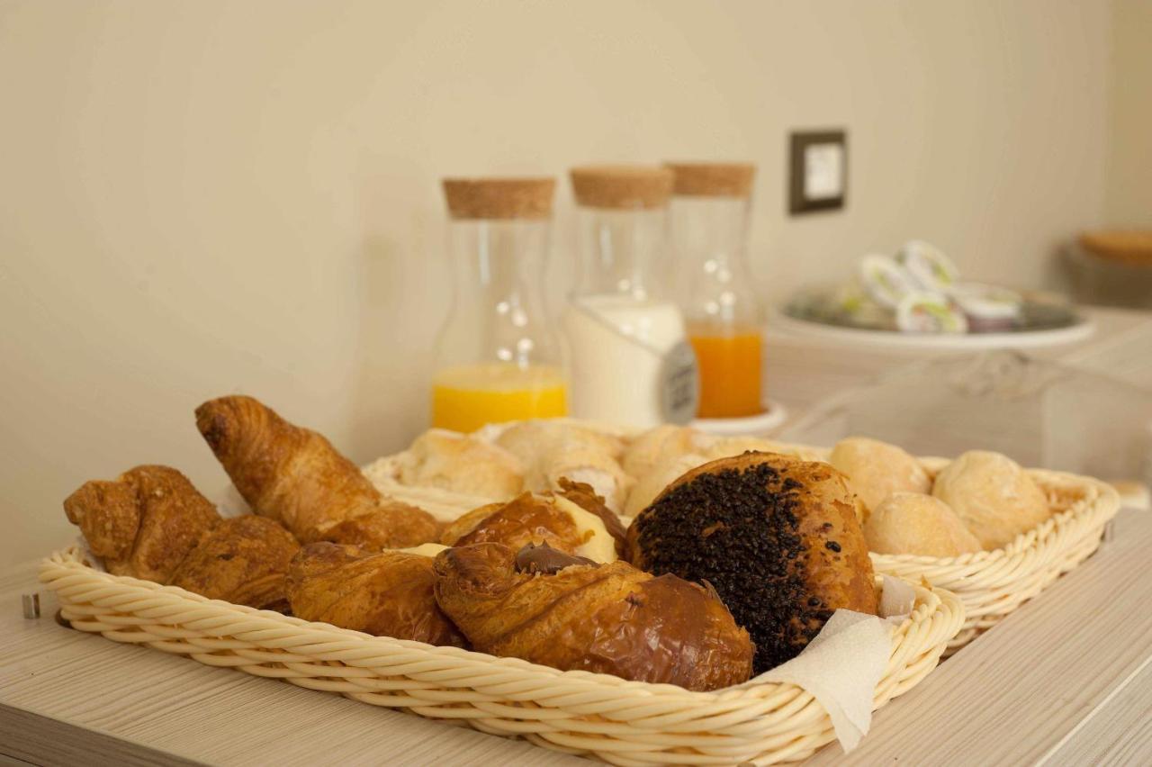 Antica Dimora Luxury Rooms บาร์เลตตา ภายนอก รูปภาพ