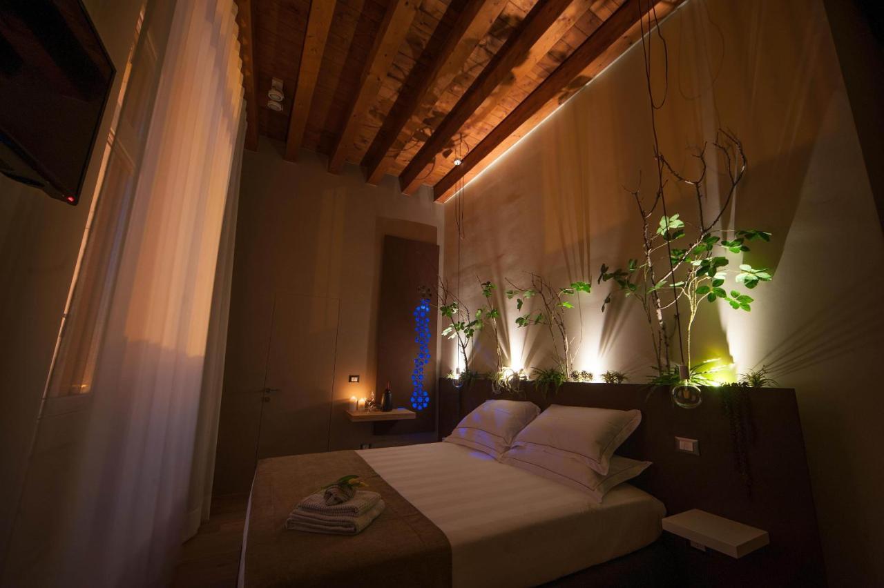 Antica Dimora Luxury Rooms บาร์เลตตา ภายนอก รูปภาพ