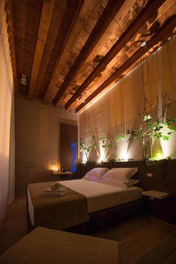 Antica Dimora Luxury Rooms บาร์เลตตา ภายนอก รูปภาพ
